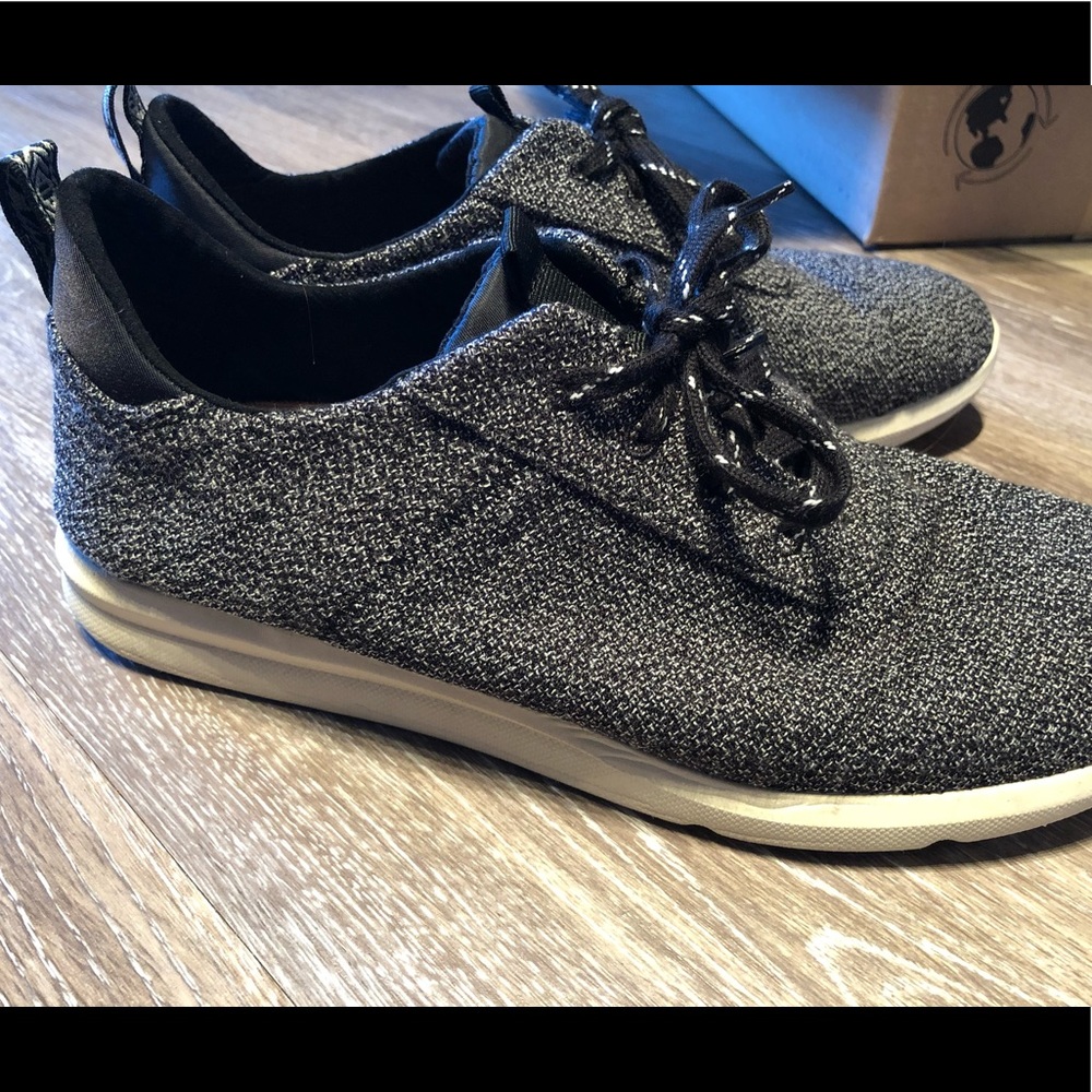 Toms sneakers